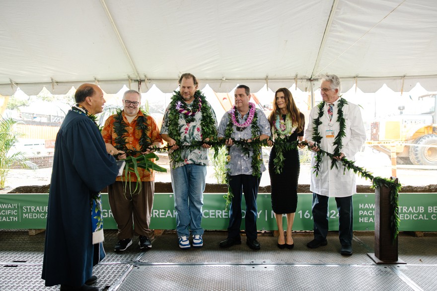 Kahu Kordell Kekoa performs Hawaiian blessing at the Straub Benioff redevelopment ground breaking ceremony as HPH leaders and Marc and Lynne Benioff hold a maile lei. Kahu Kordell Kekoa performs Hawaiian blessing at the Straub Benioff redevelopment ground breaking ceremony as HPH leaders and Marc and Lynne Benioff hold a maile lei.